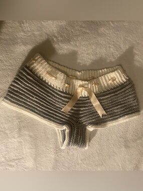 Ribbed Knit Lounge Shorts with Satin Ribbon - Gray & Cream